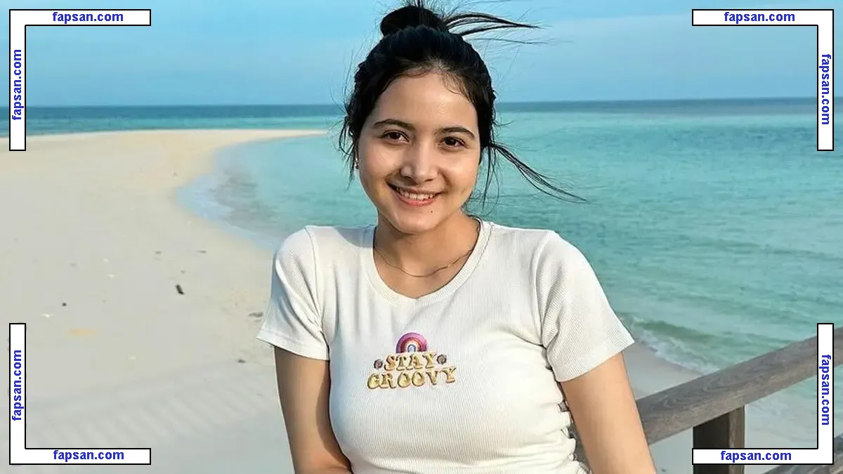 Bulan Sutena nude photo #0001 from OnlyFans