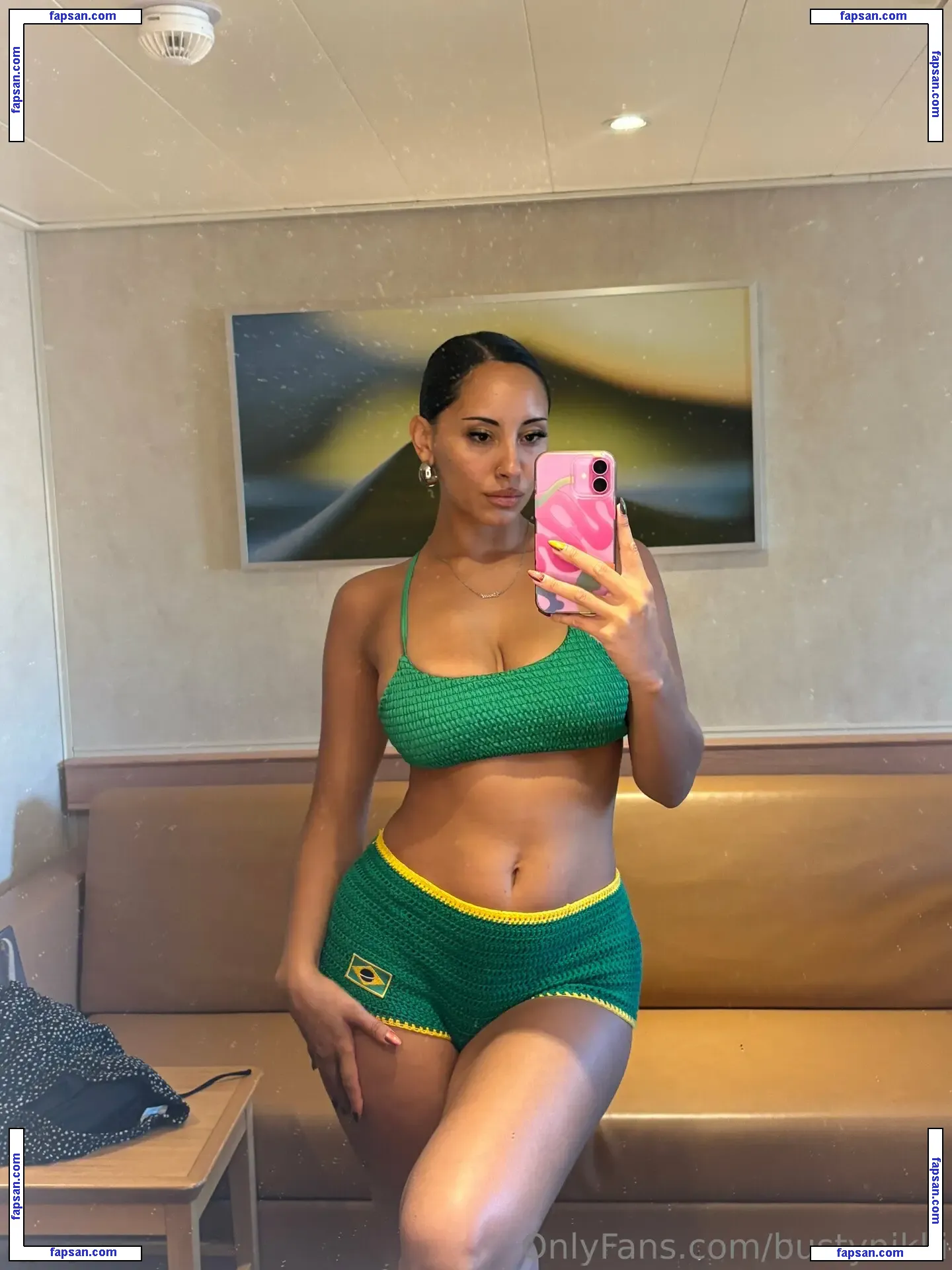 bustynikki голая фото #0056 с Онлифанс