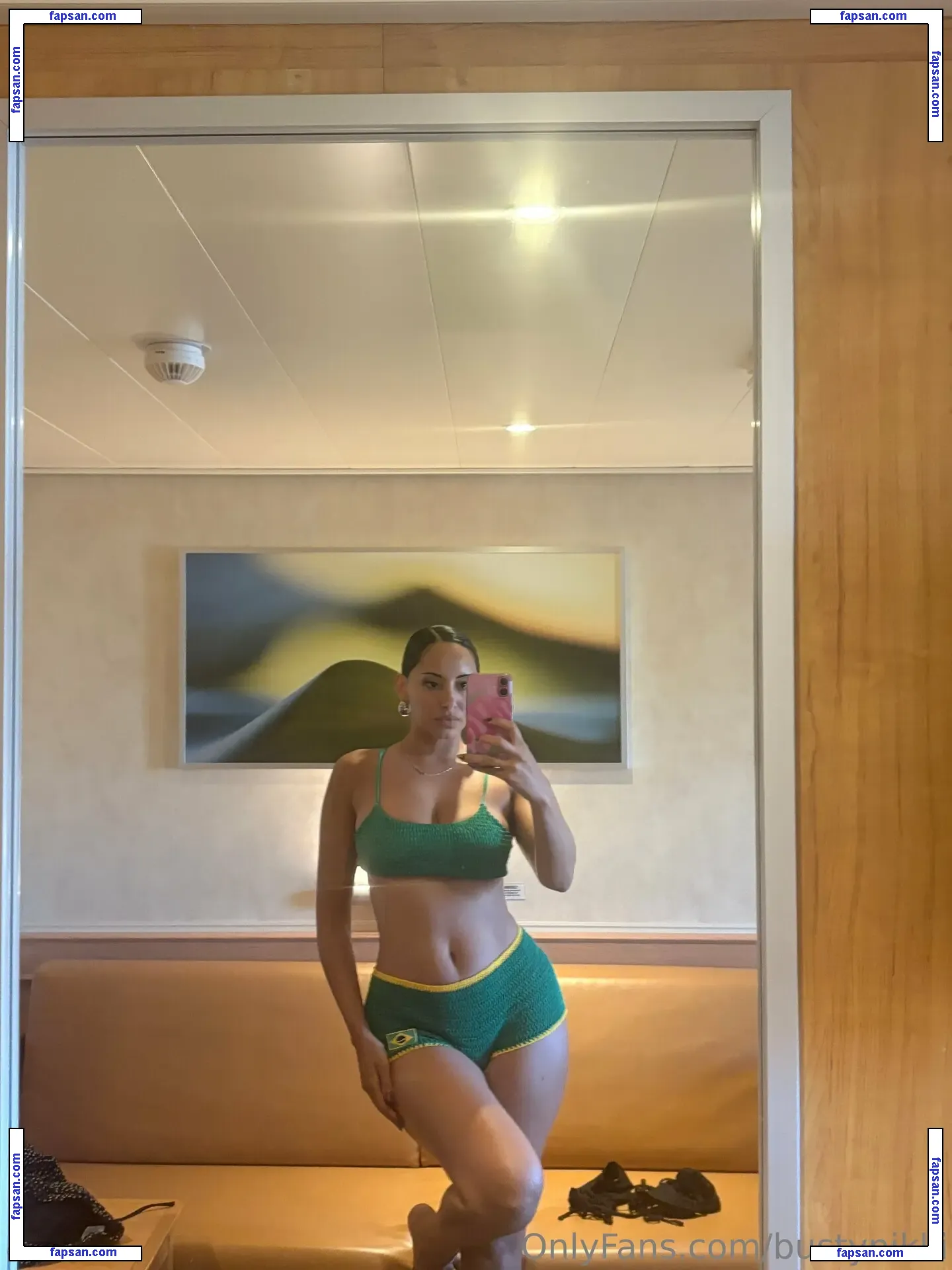 bustynikki голая фото #0057 с Онлифанс