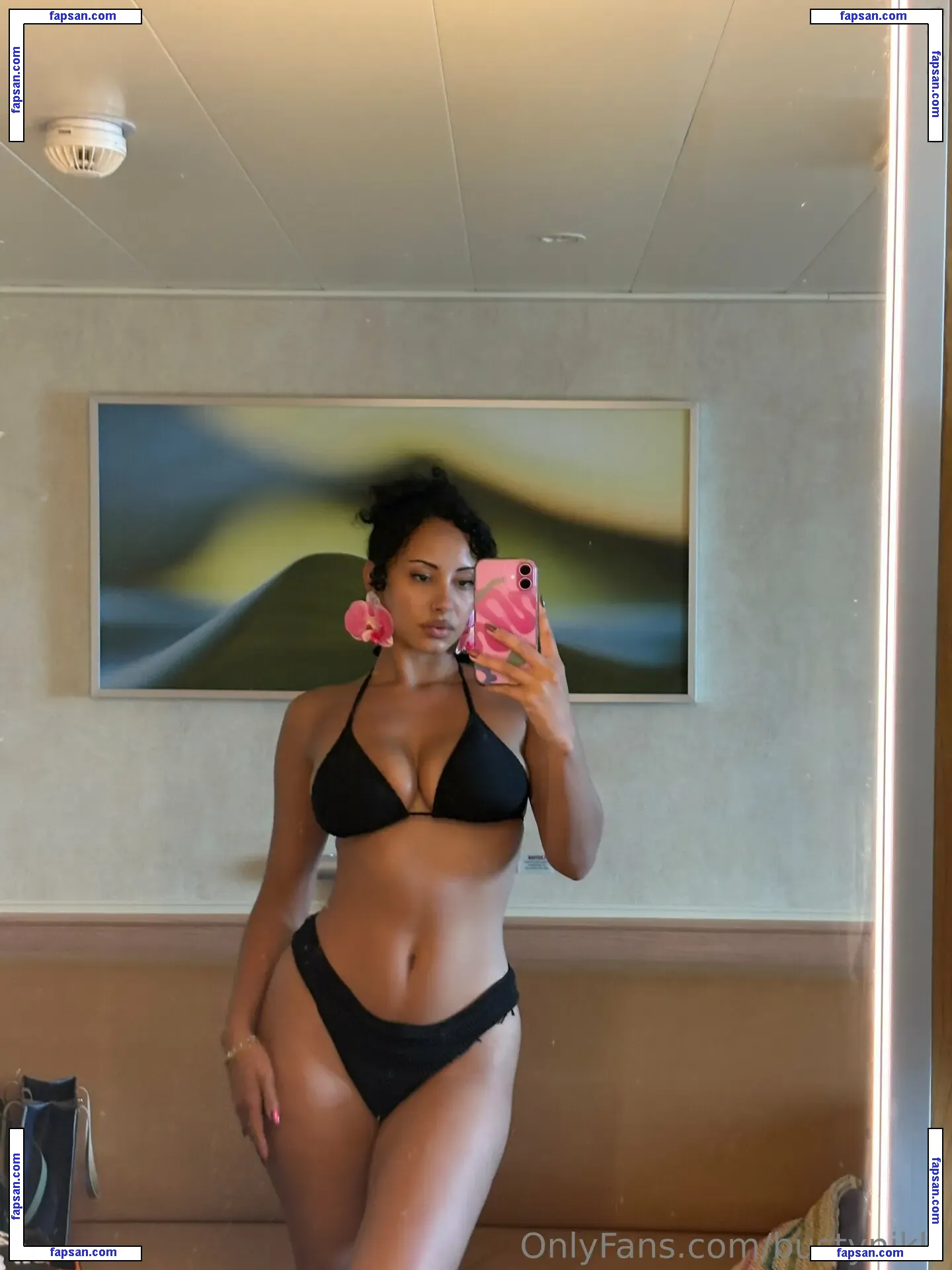 bustynikki голая фото #0065 с Онлифанс