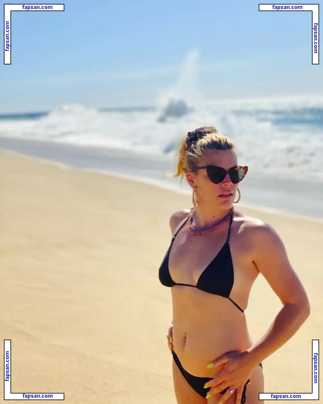 Busy Philipps nude photo #0087 from OnlyFans