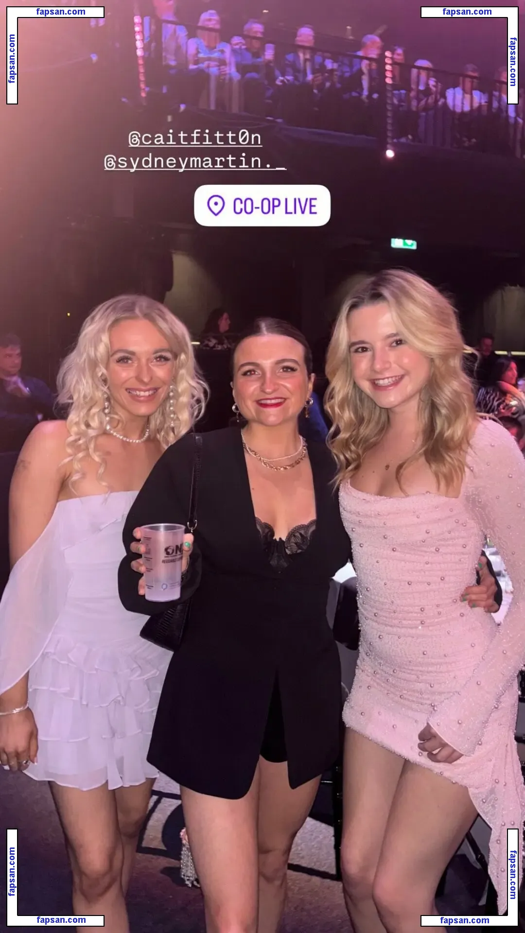 Cait Fitton голая фото #0002 с Онлифанс