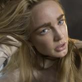 Caity Lotz голая #0019