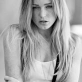 Caity Lotz голая #0131