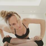 Caity Lotz голая #0178