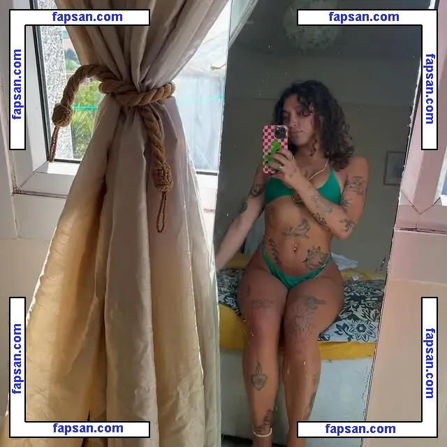 Cameronleia nude photo #0002 from OnlyFans