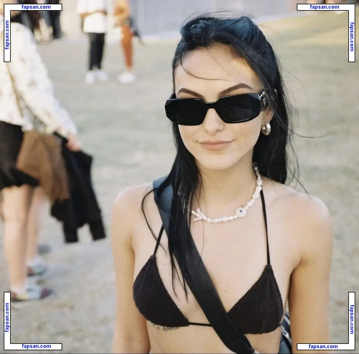 Camila Mendes голая фото #0717 с Онлифанс