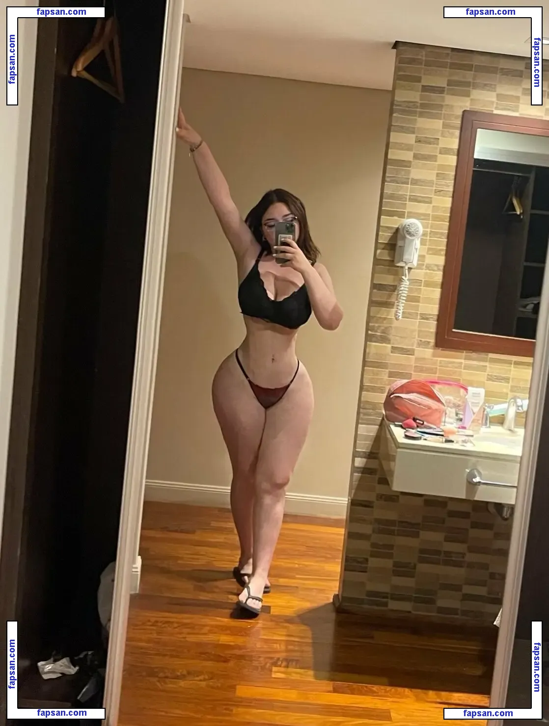 Cande Robledo nude photo #0002 from OnlyFans