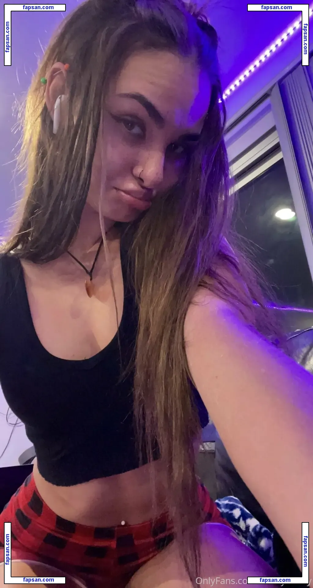 candybabey голая фото #0002 с Онлифанс