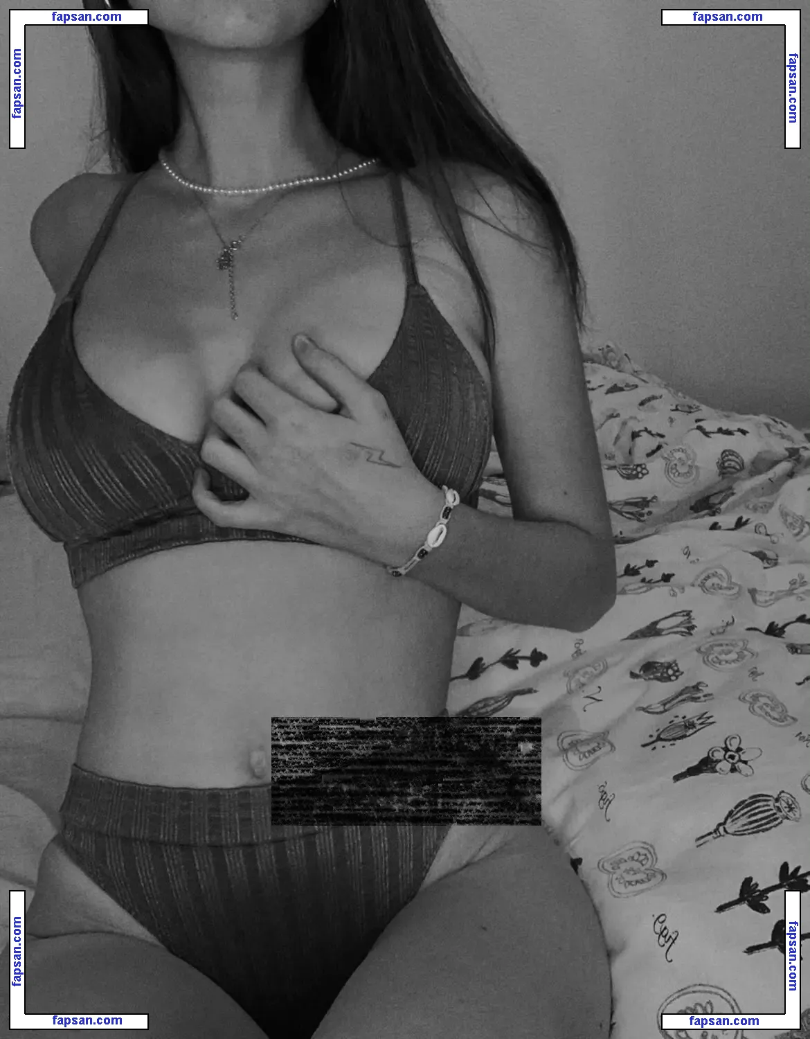 Cap0nce nude photo #0008 from OnlyFans