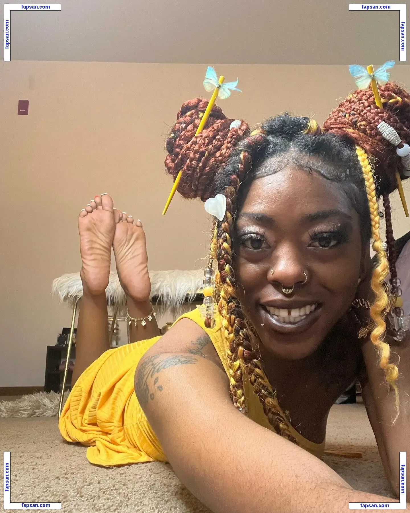 Carameltoesz nude photo #0012 from OnlyFans