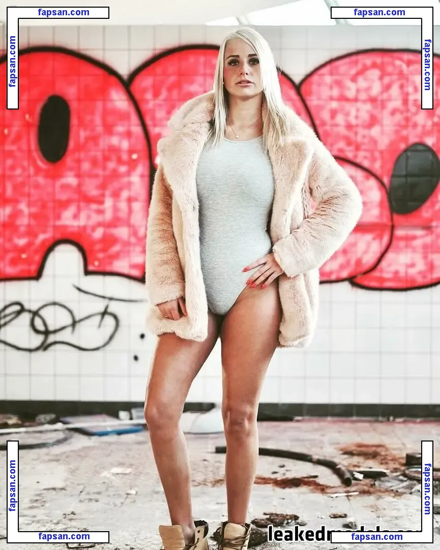 carinaspack nude photo #0016 from OnlyFans