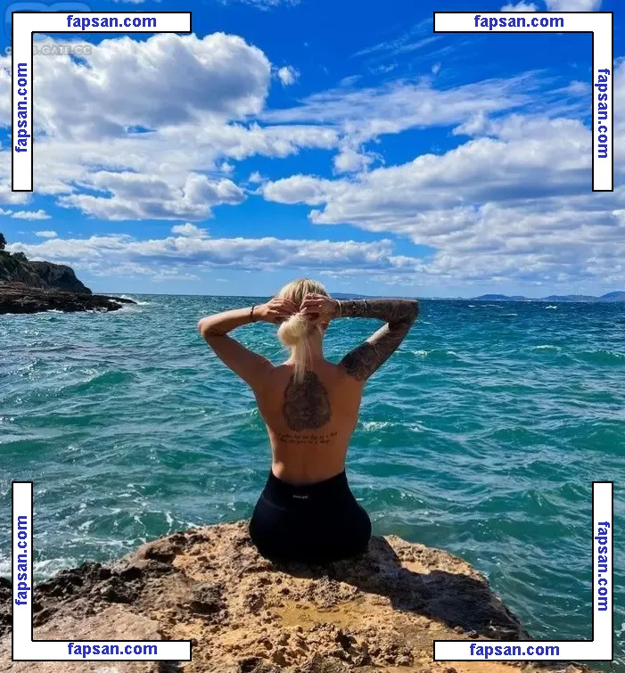 carinaspack nude photo #0018 from OnlyFans