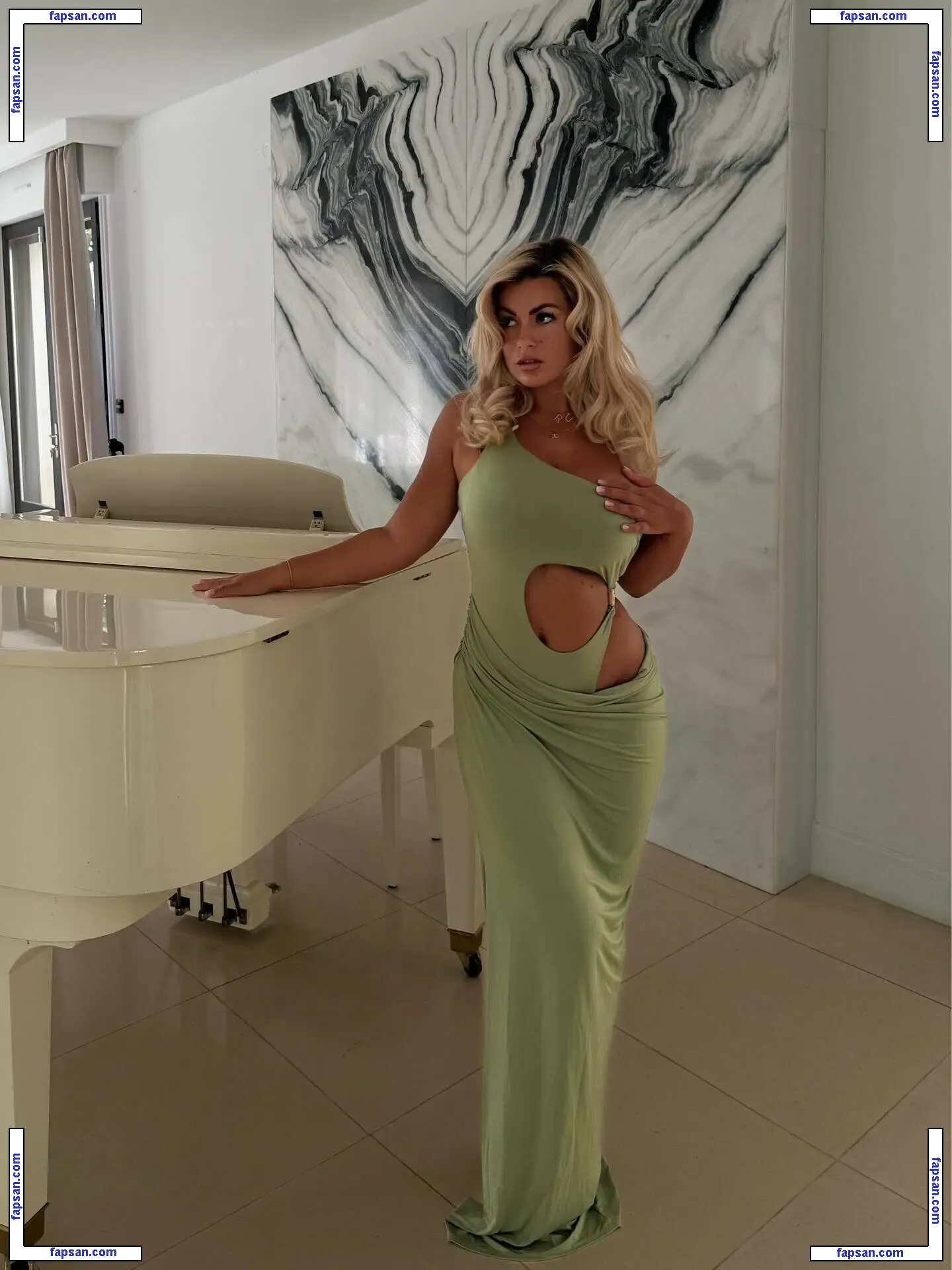 Carla Moreau nude photo #0010 from OnlyFans