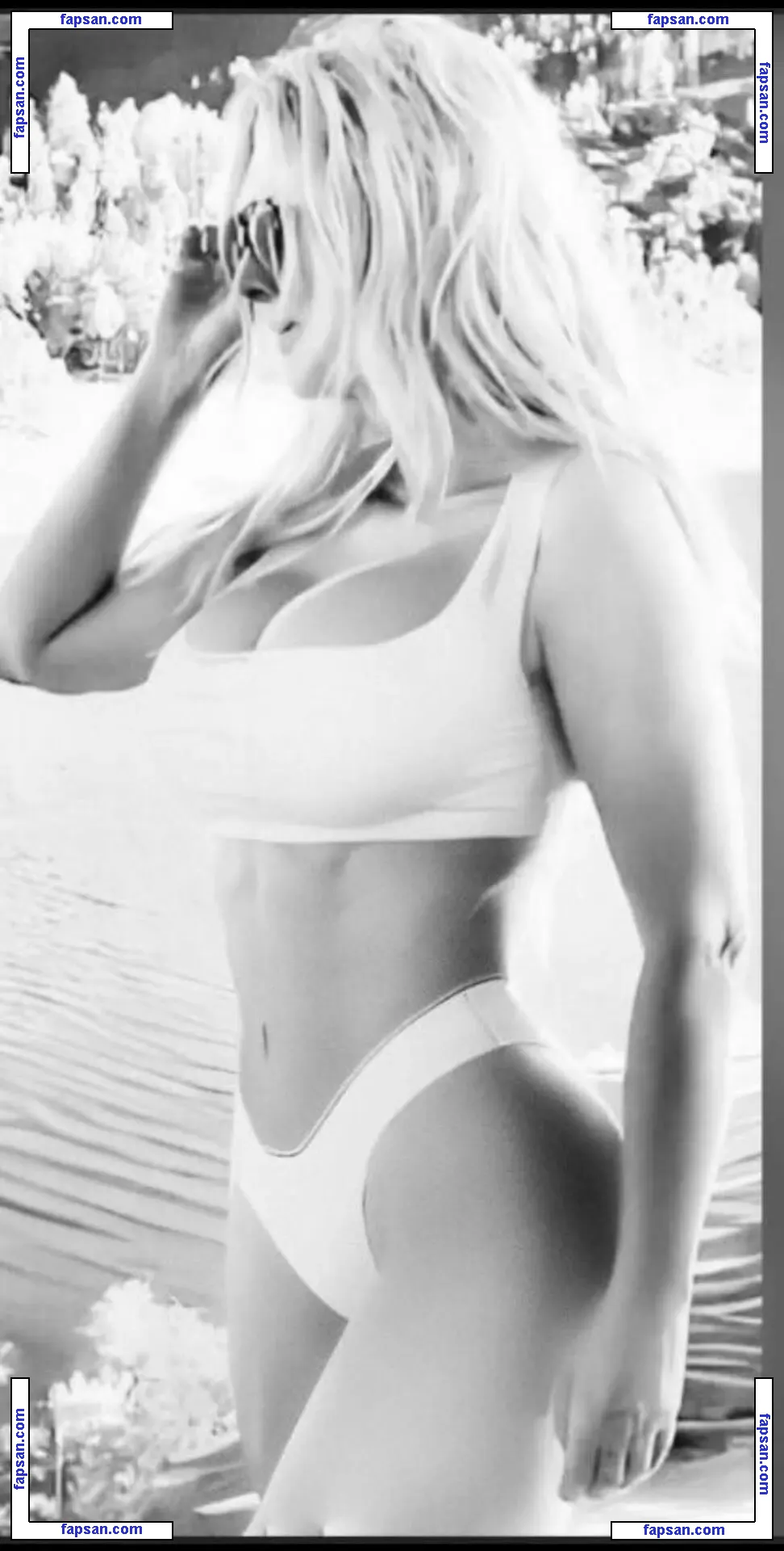 Carol Vorderman nude photo #0899 from OnlyFans
