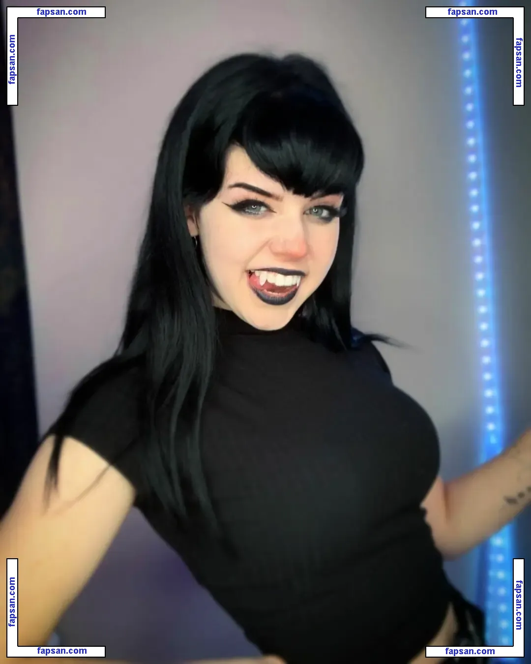 Caroline Carr голая фото #0003 с Онлифанс