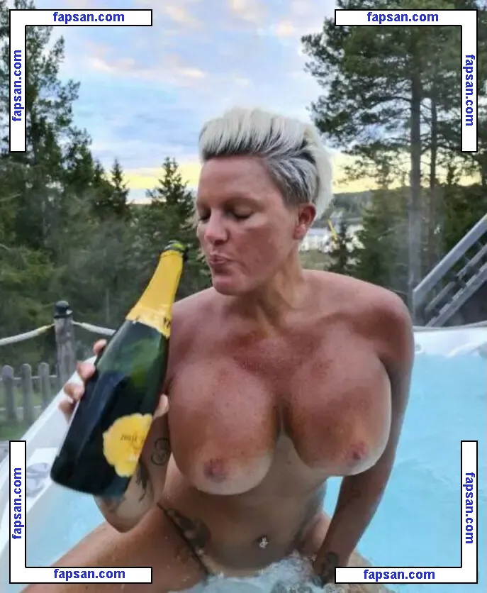 Caroline Öberg nude photo #0018 from OnlyFans
