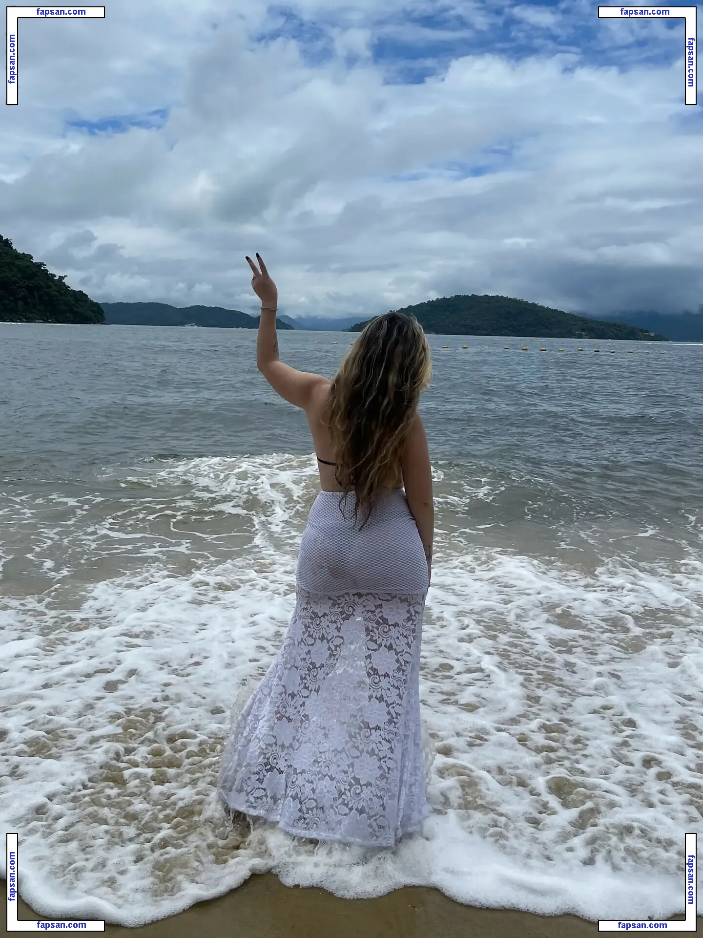 Carolzinha nude photo #0116 from OnlyFans