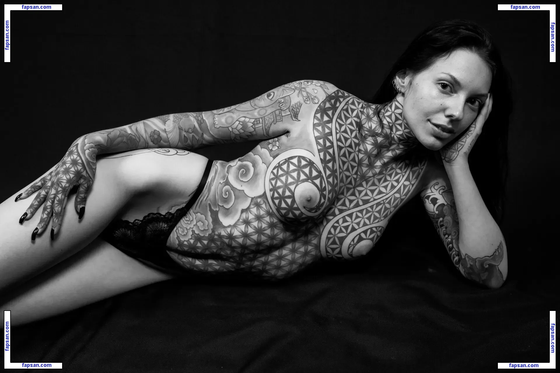 Caseyannsuzanne nude photo #0011 from OnlyFans