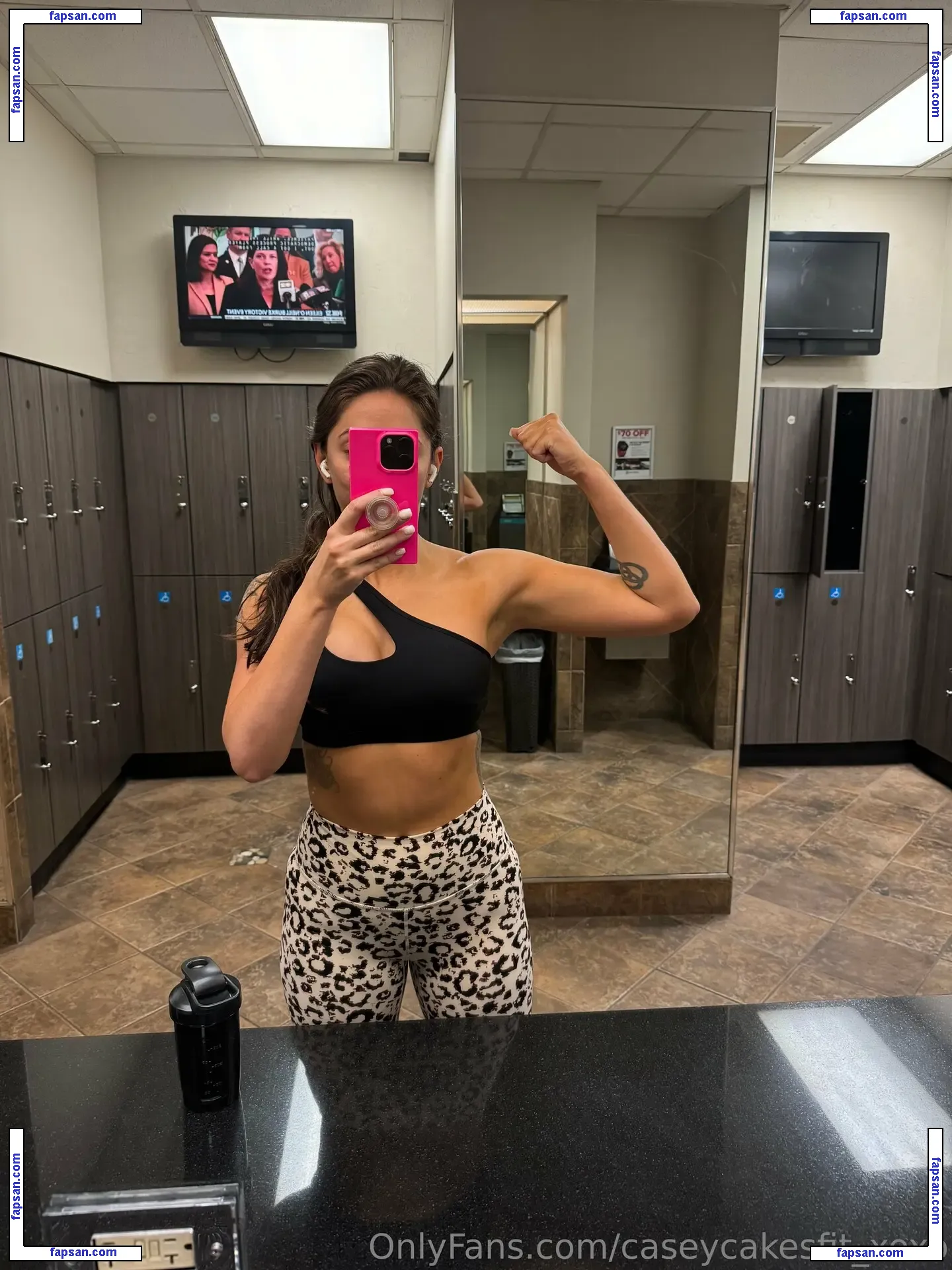 caseycakesfit_xoxo nude photo #0017 from OnlyFans