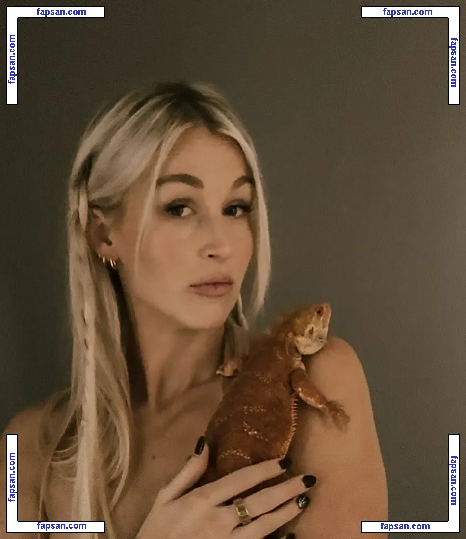 Cassie Popcorn (Popcorn In Bed) - Cassie Tremblay голая фото #0001 с Онлифанс