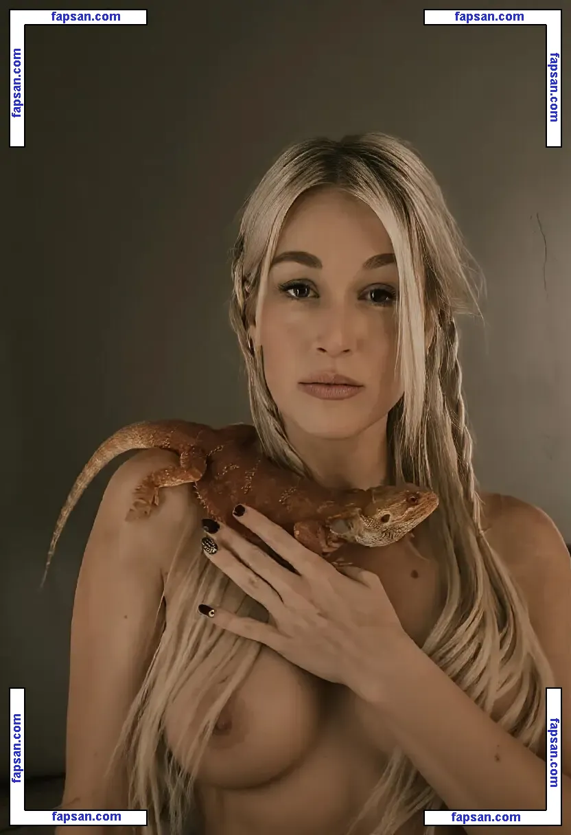 Cassie Popcorn (Popcorn In Bed) - Cassie Tremblay голая фото #0002 с Онлифанс