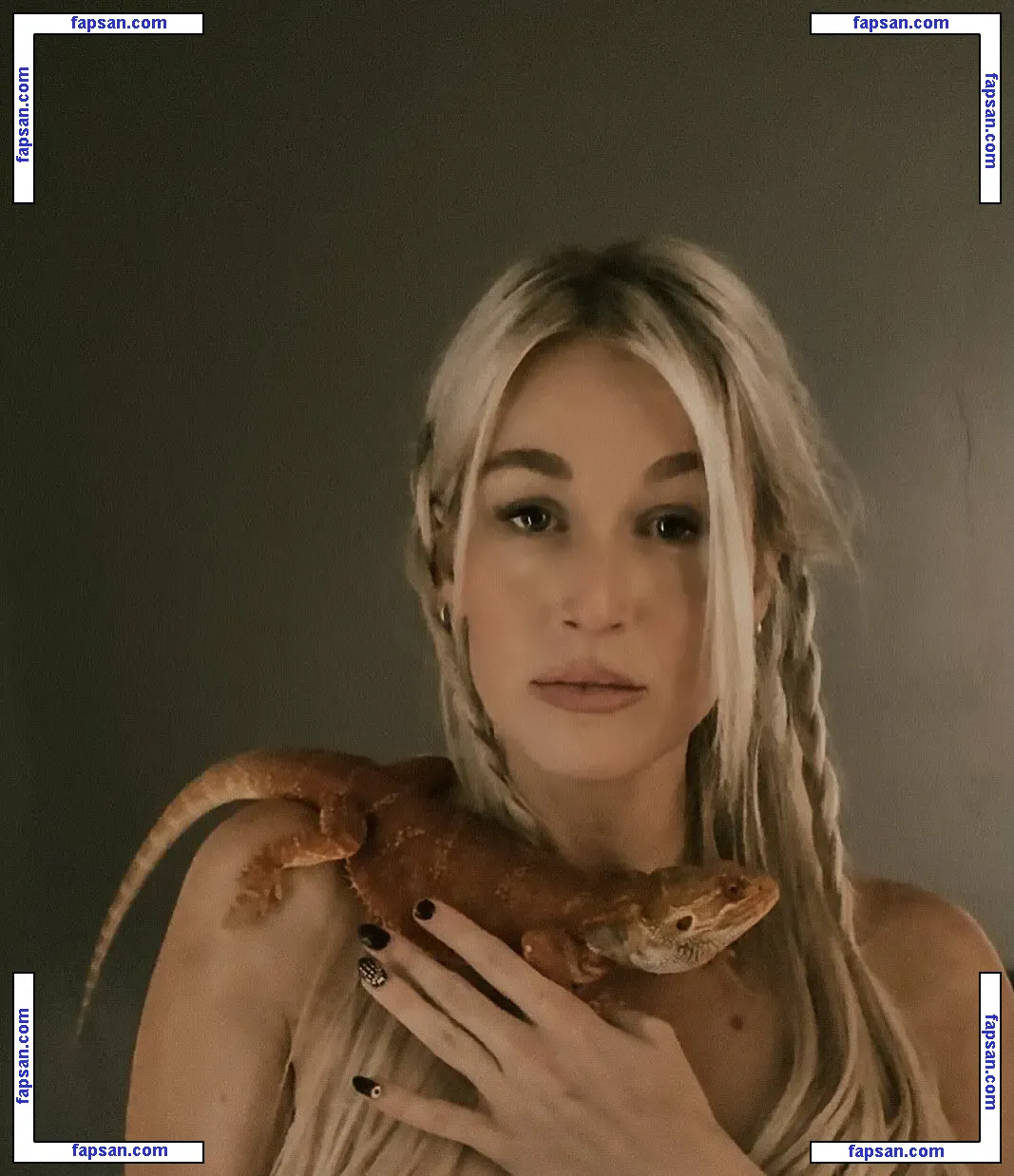 Cassie Popcorn (Popcorn In Bed) - Cassie Tremblay голая фото #0003 с Онлифанс