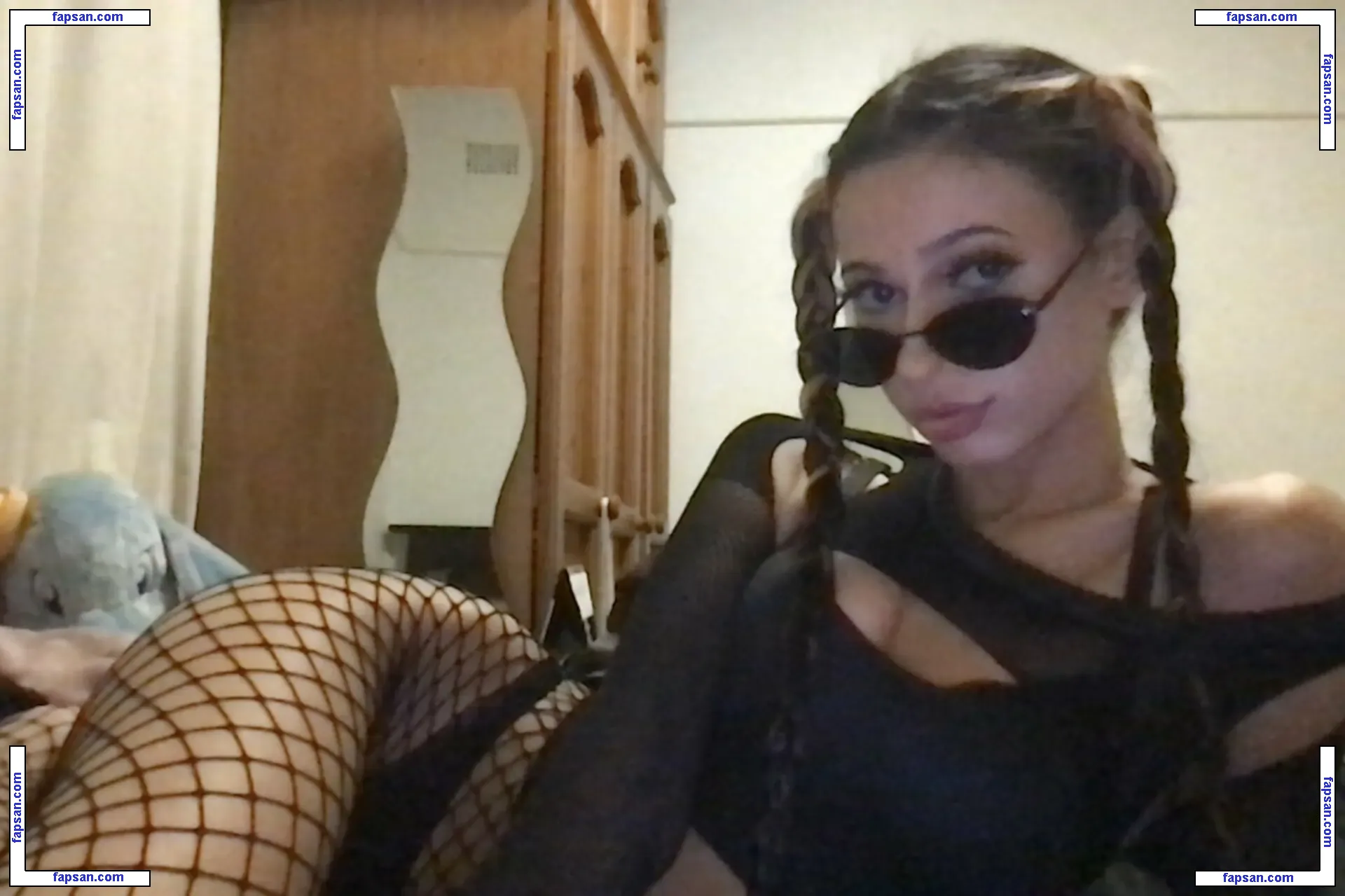 Cassie1919 nude photo #0002 from OnlyFans