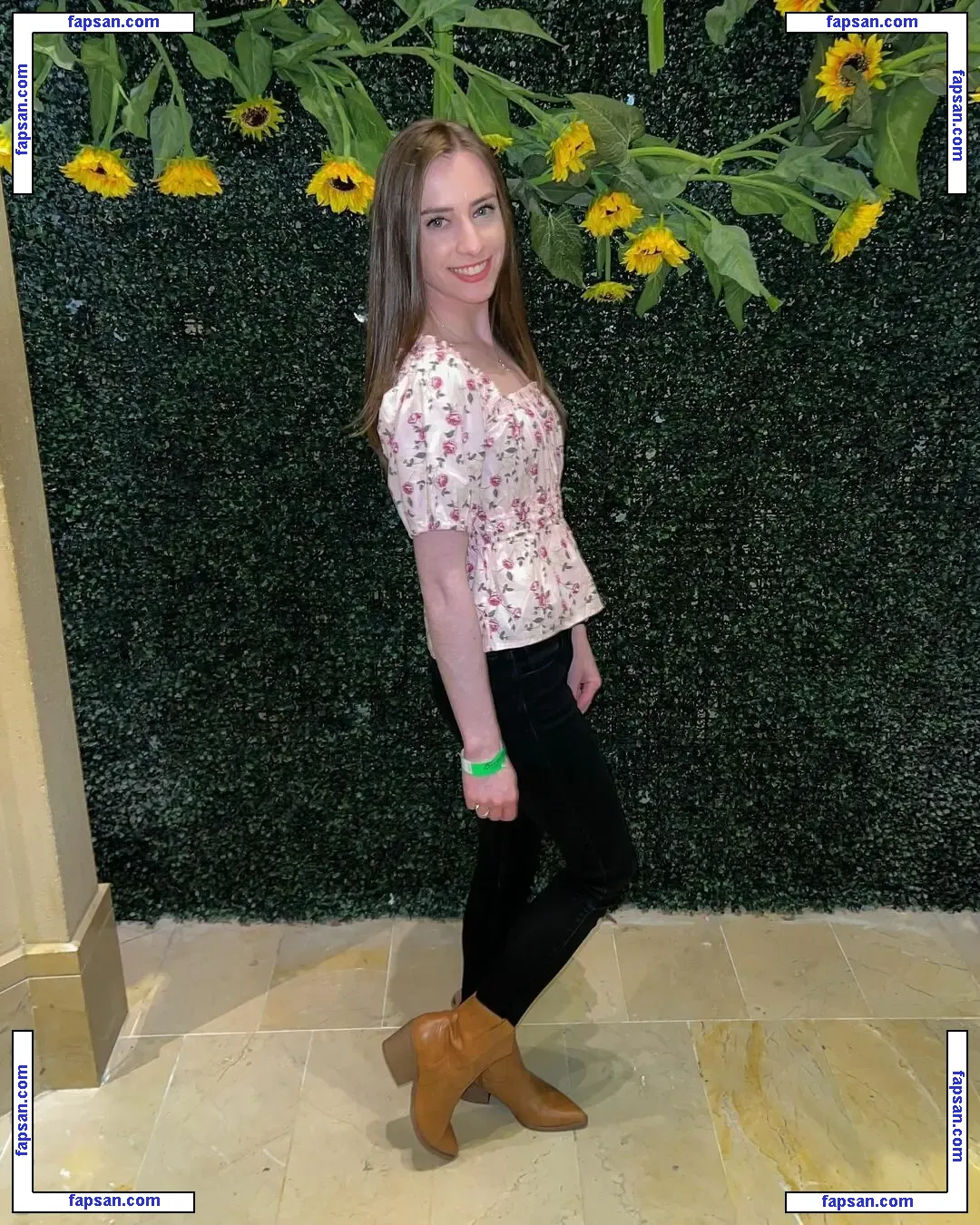 catevinelle голая фото #0001 с Онлифанс