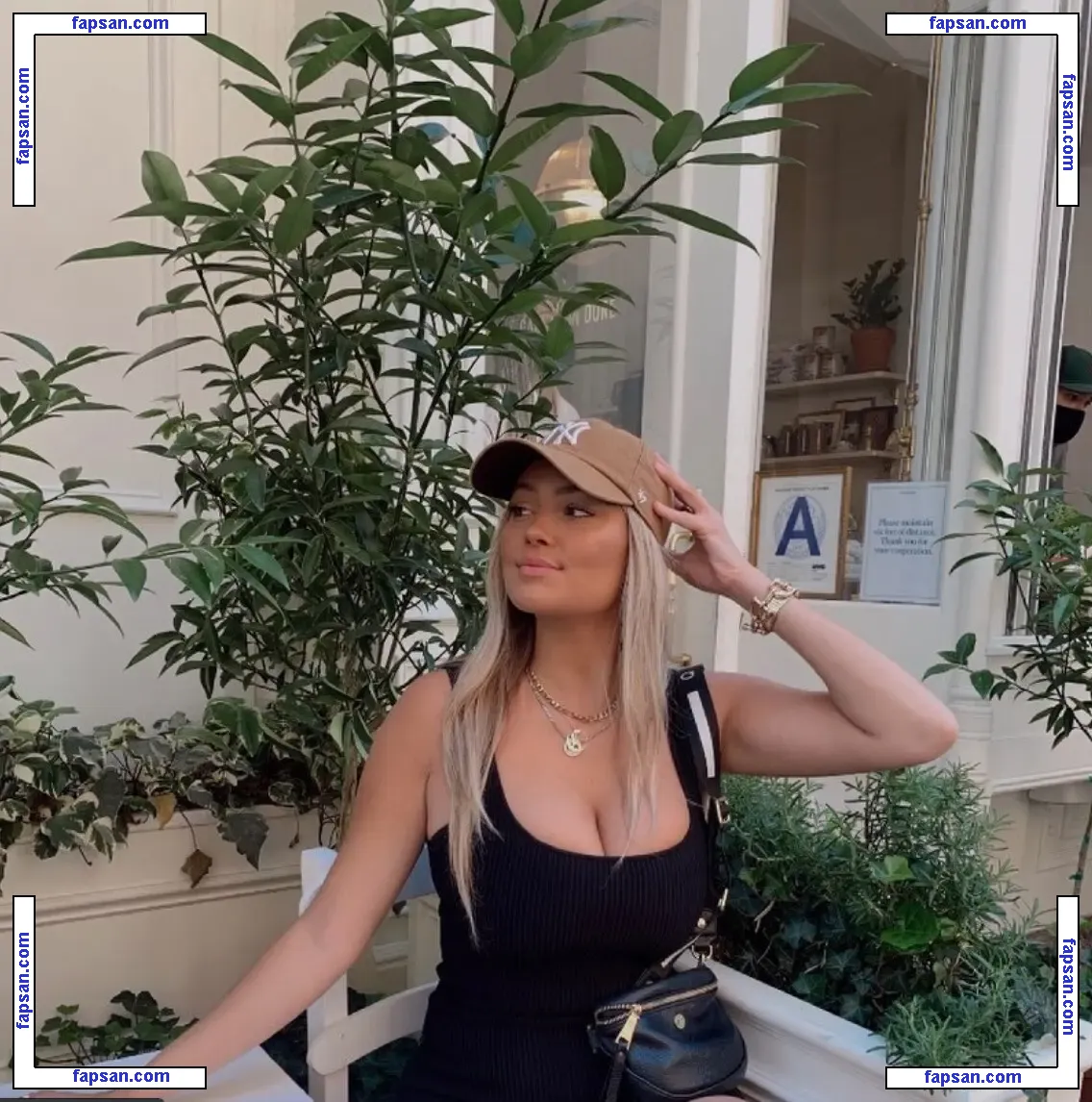 catie.a голая фото #0008 с Онлифанс