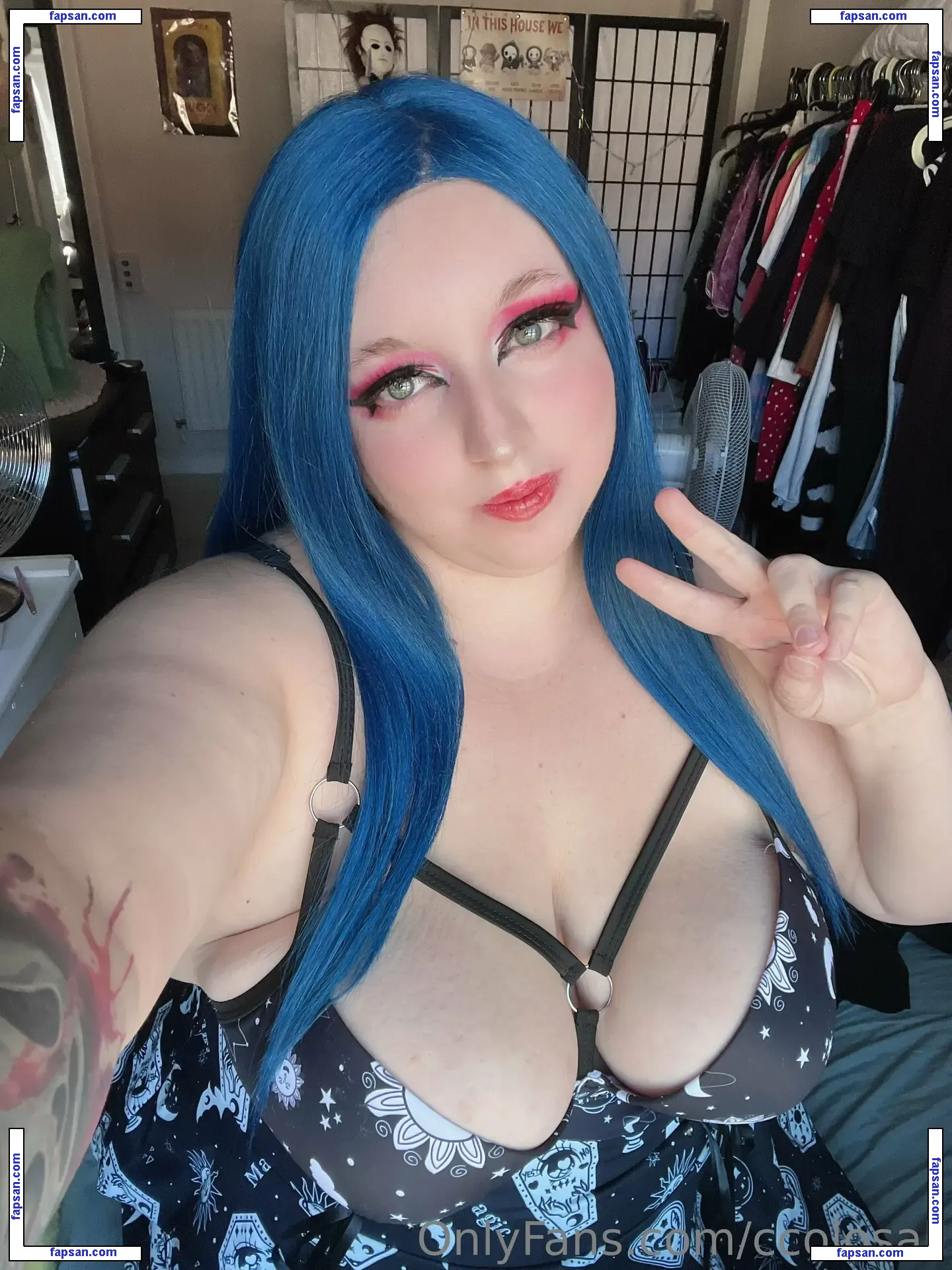 ccolosall nude photo #0035 from OnlyFans