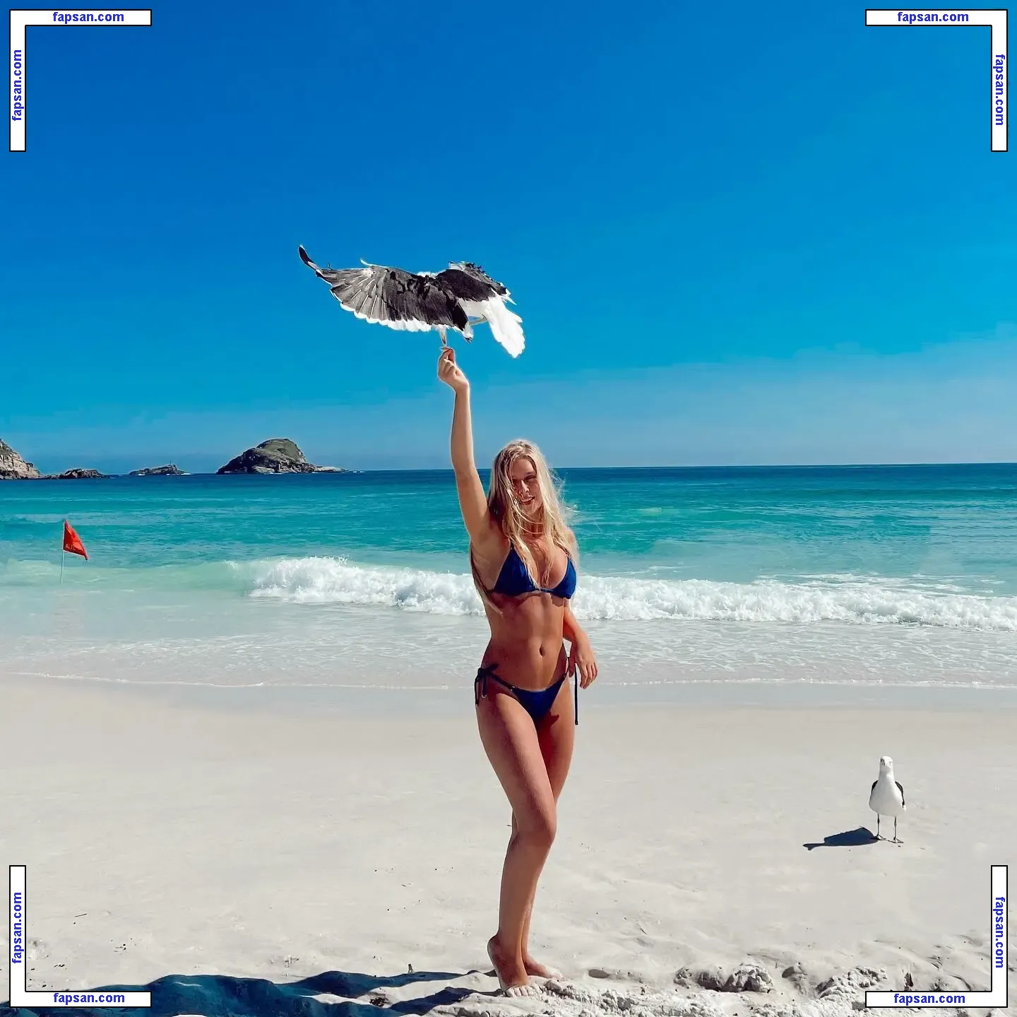 Cela Lopes nude photo #0023 from OnlyFans