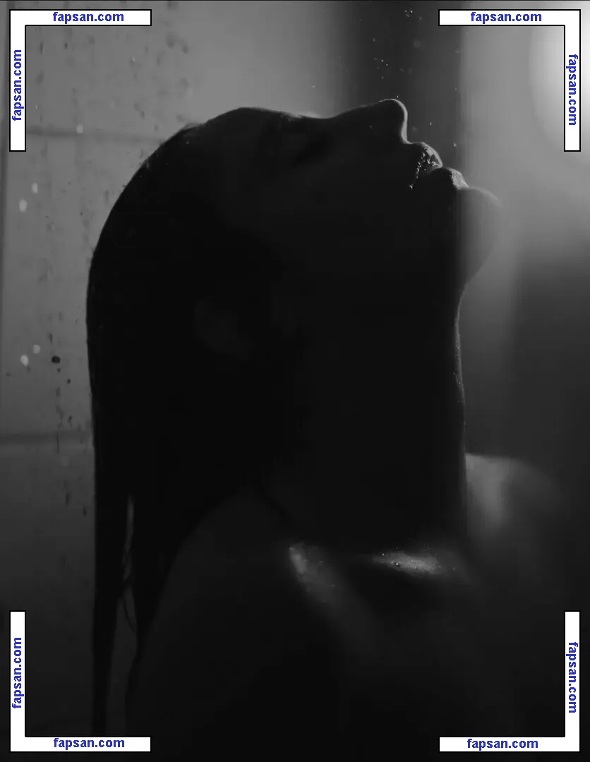 Cella Bartholo голая фото #0002 с Онлифанс