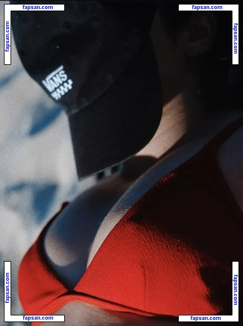 Cella Bartholo голая фото #0004 с Онлифанс