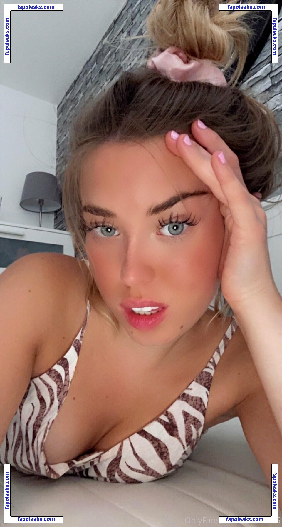 ch.x.oe1 / chlo12345 / chloetrowellx / urfaveblonde1 nude photo #0018 from OnlyFans