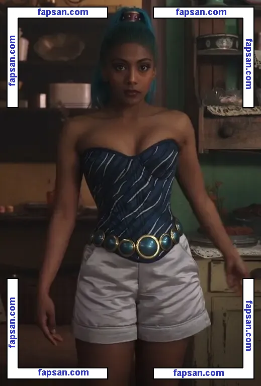 Charithra Chandran nude photo #0014 from OnlyFans