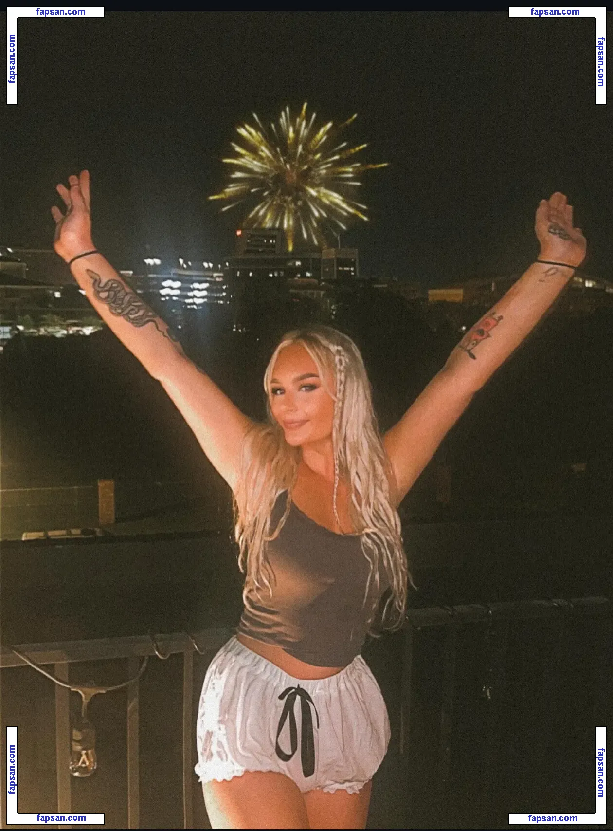 charley.hellis nude photo #0005 from OnlyFans