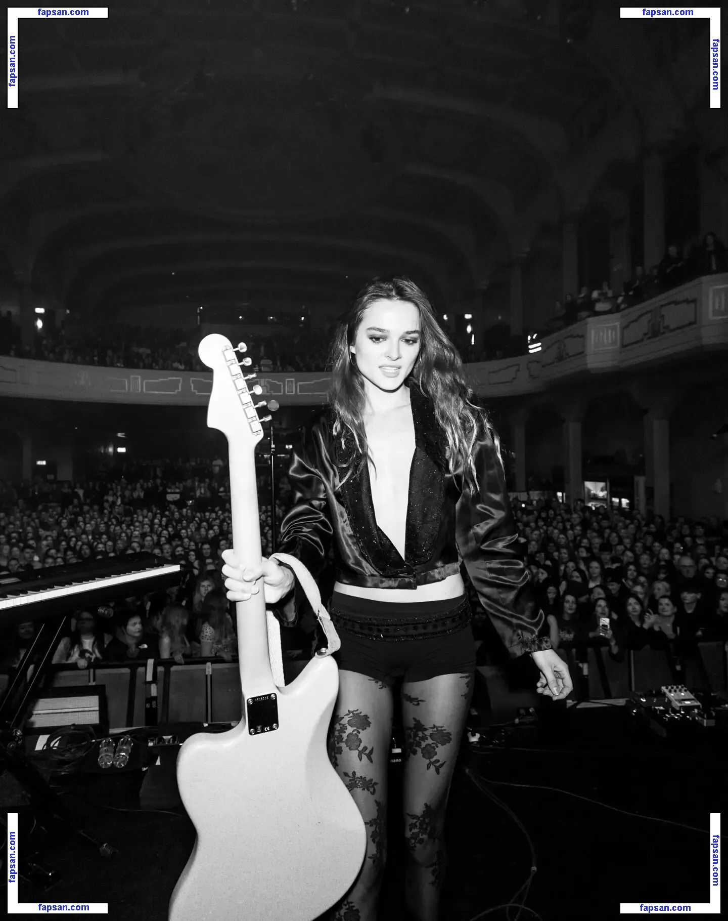 Charlotte Lawrence nude photo #1198 from OnlyFans