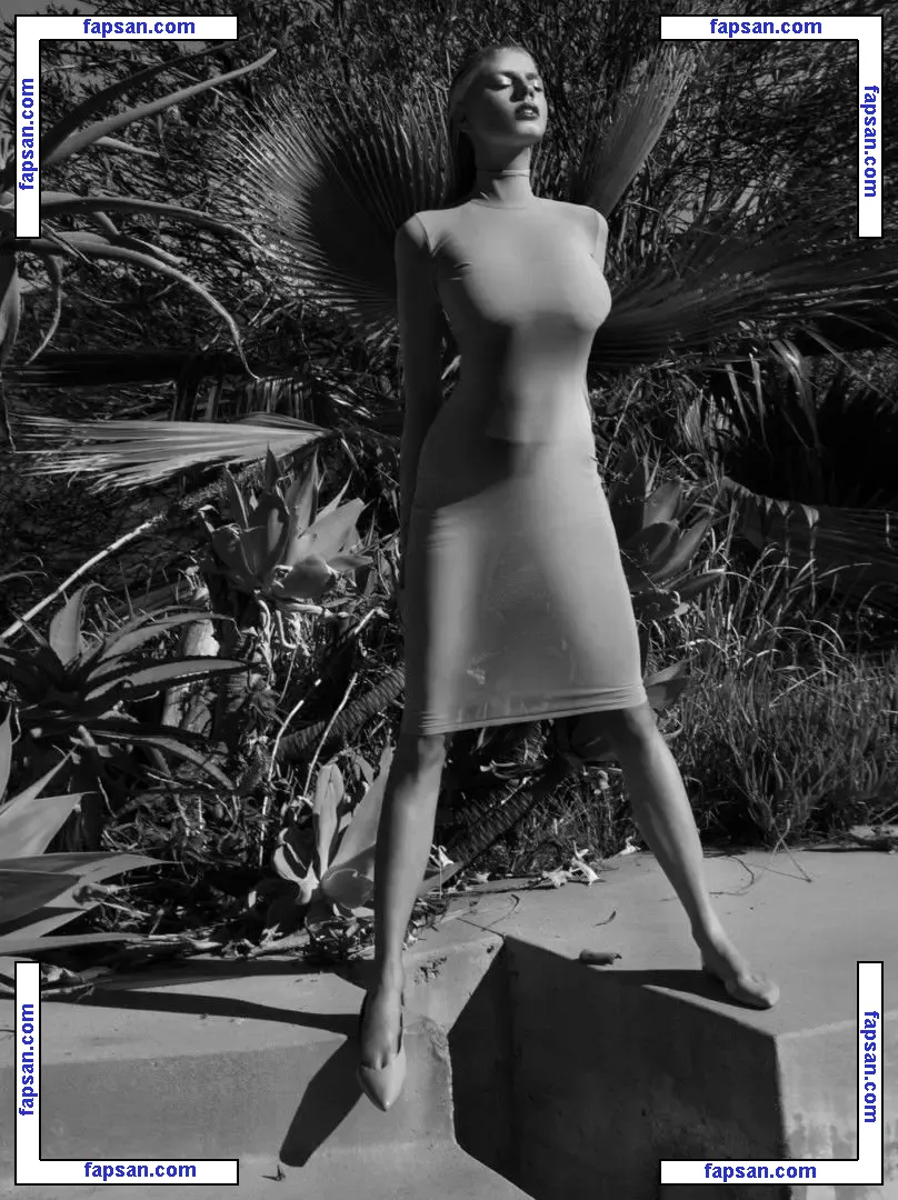 Charlotte McKinney nude photo #2189 from OnlyFans