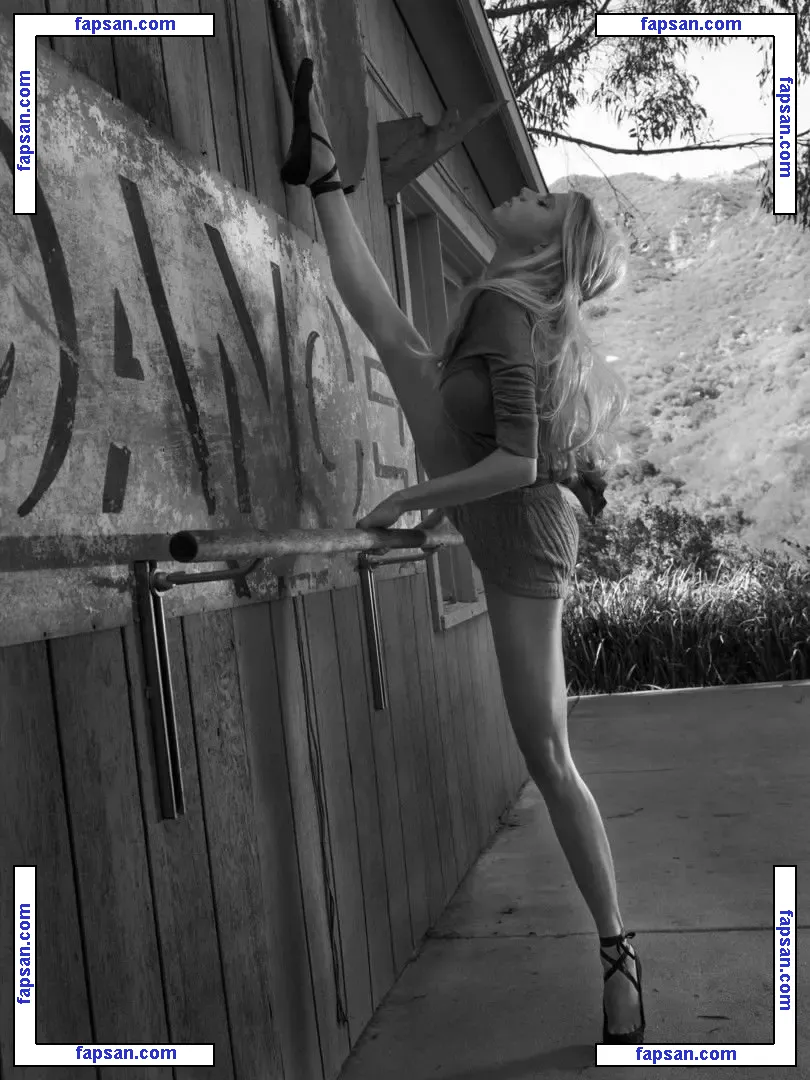 Charlotte McKinney nude photo #2190 from OnlyFans