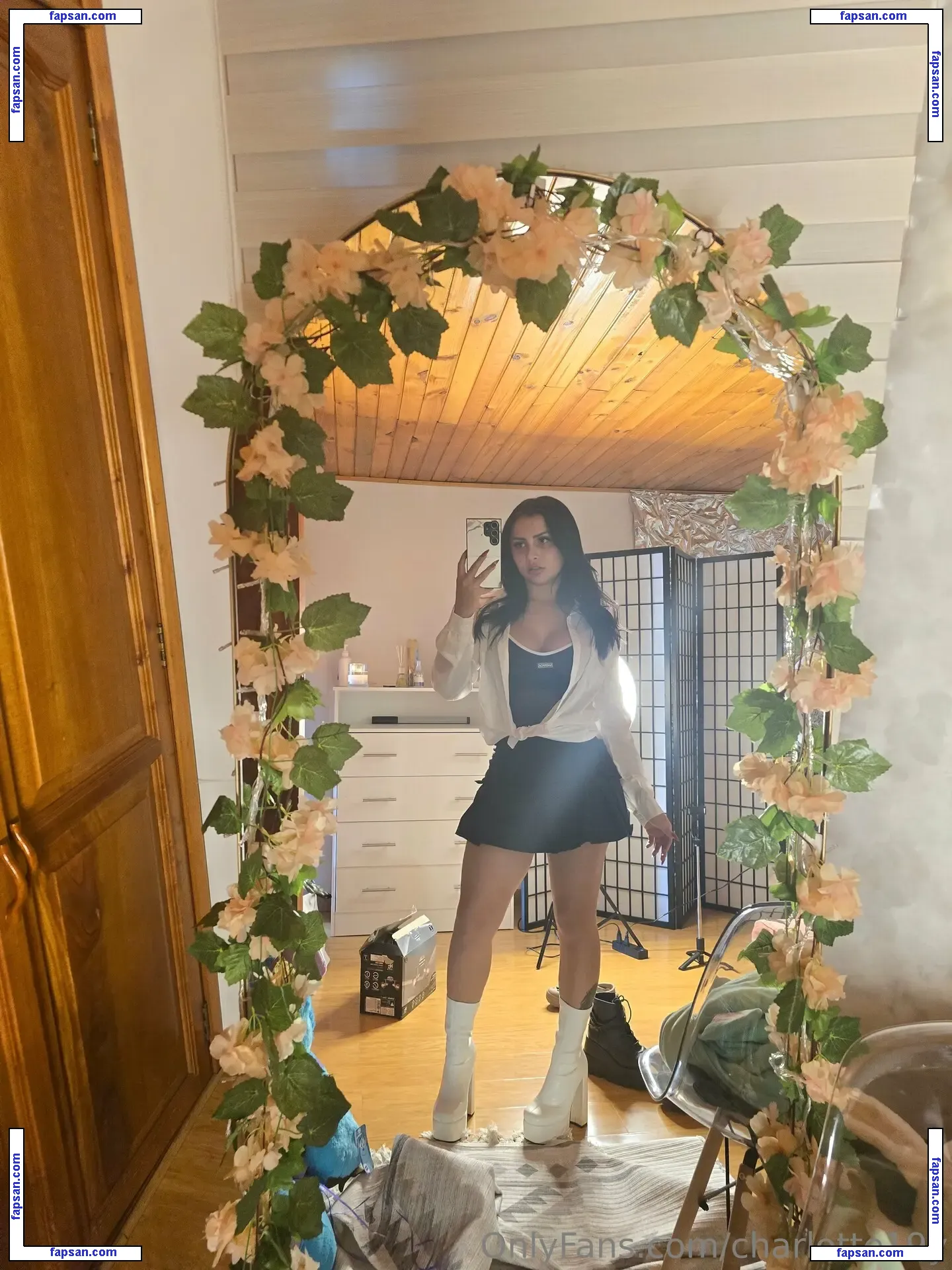 charlotte19y nude photo #0394 from OnlyFans