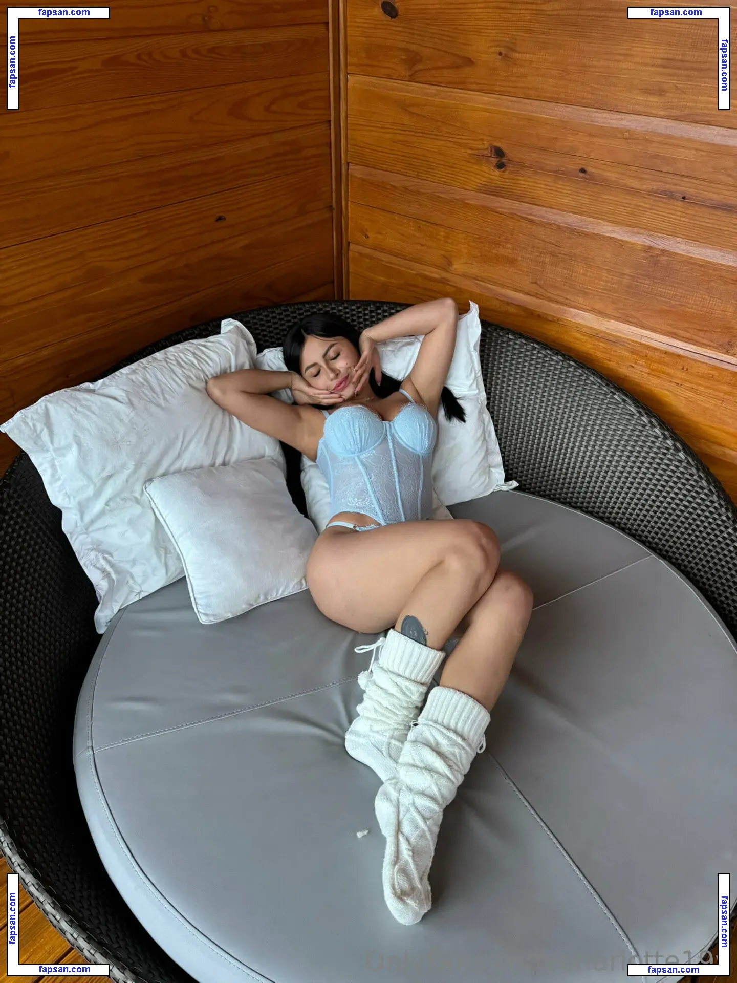 charlotte19y nude photo #0423 from OnlyFans