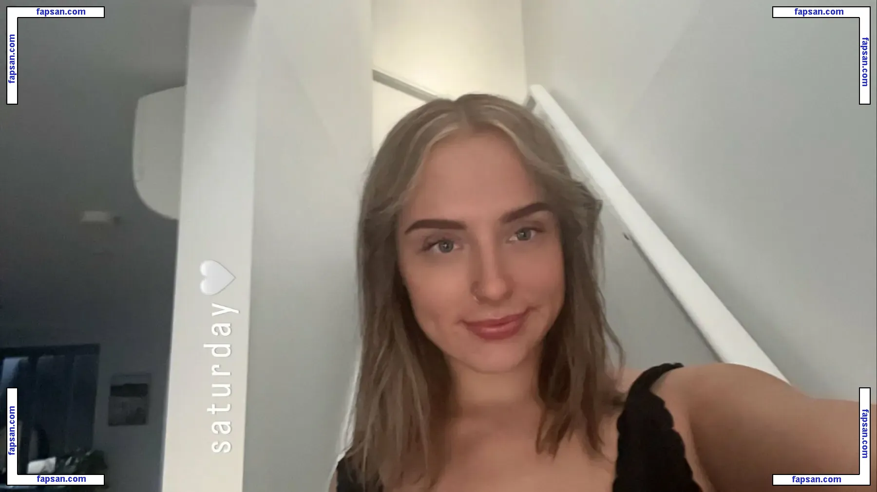 charlotteepage голая фото #0004 с Онлифанс