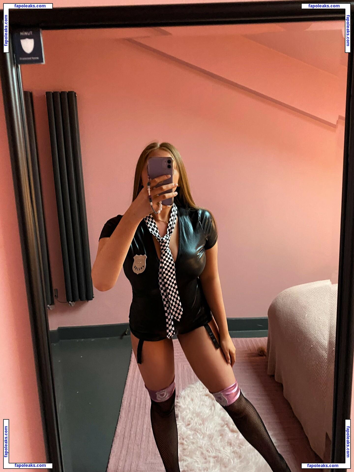 Charlottiie nude photo #0006 from OnlyFans