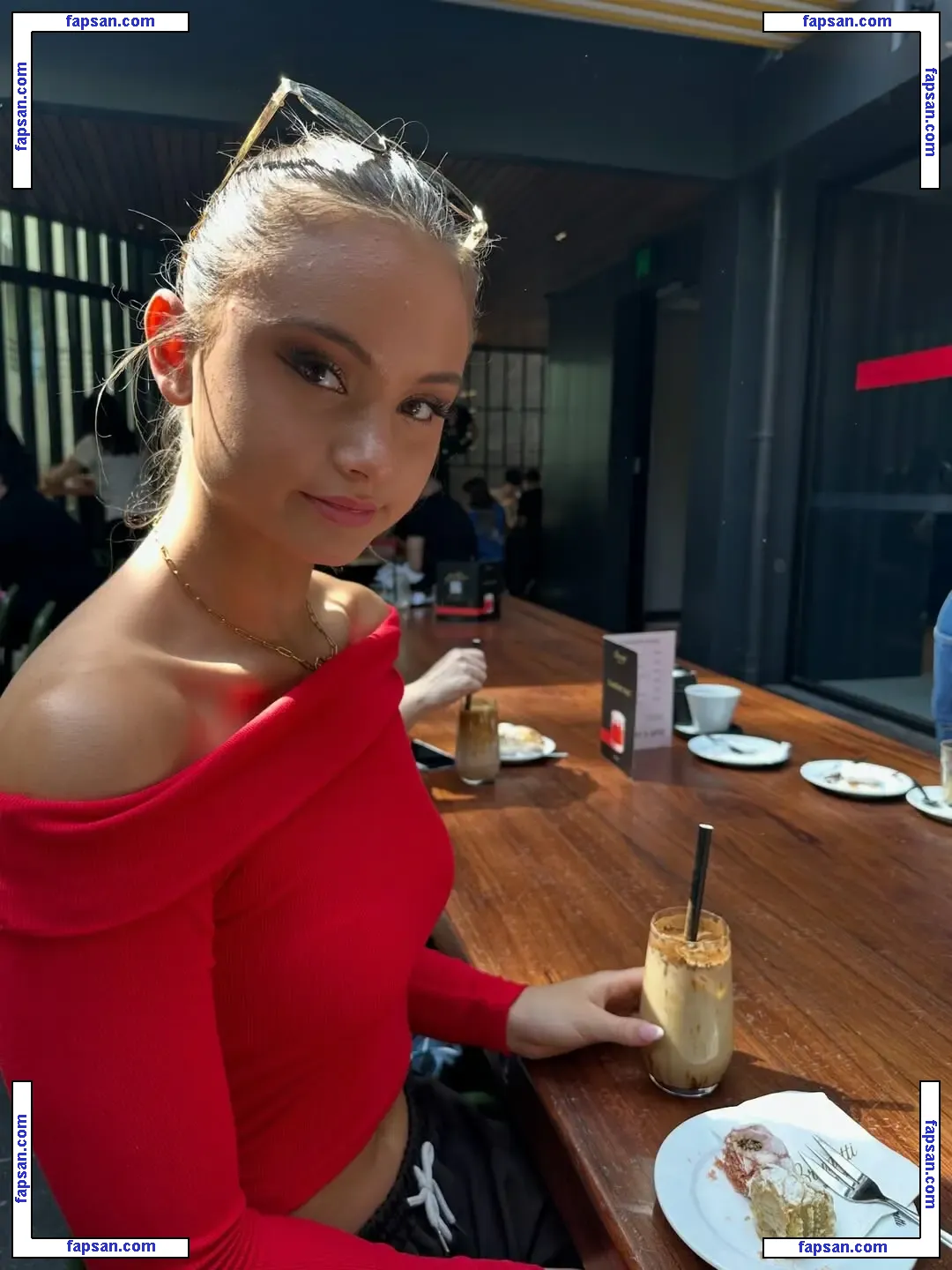 Chelsea Mayer / chelsea.m.2007 / chelsea.m.07 голая фото #0001 с Онлифанс