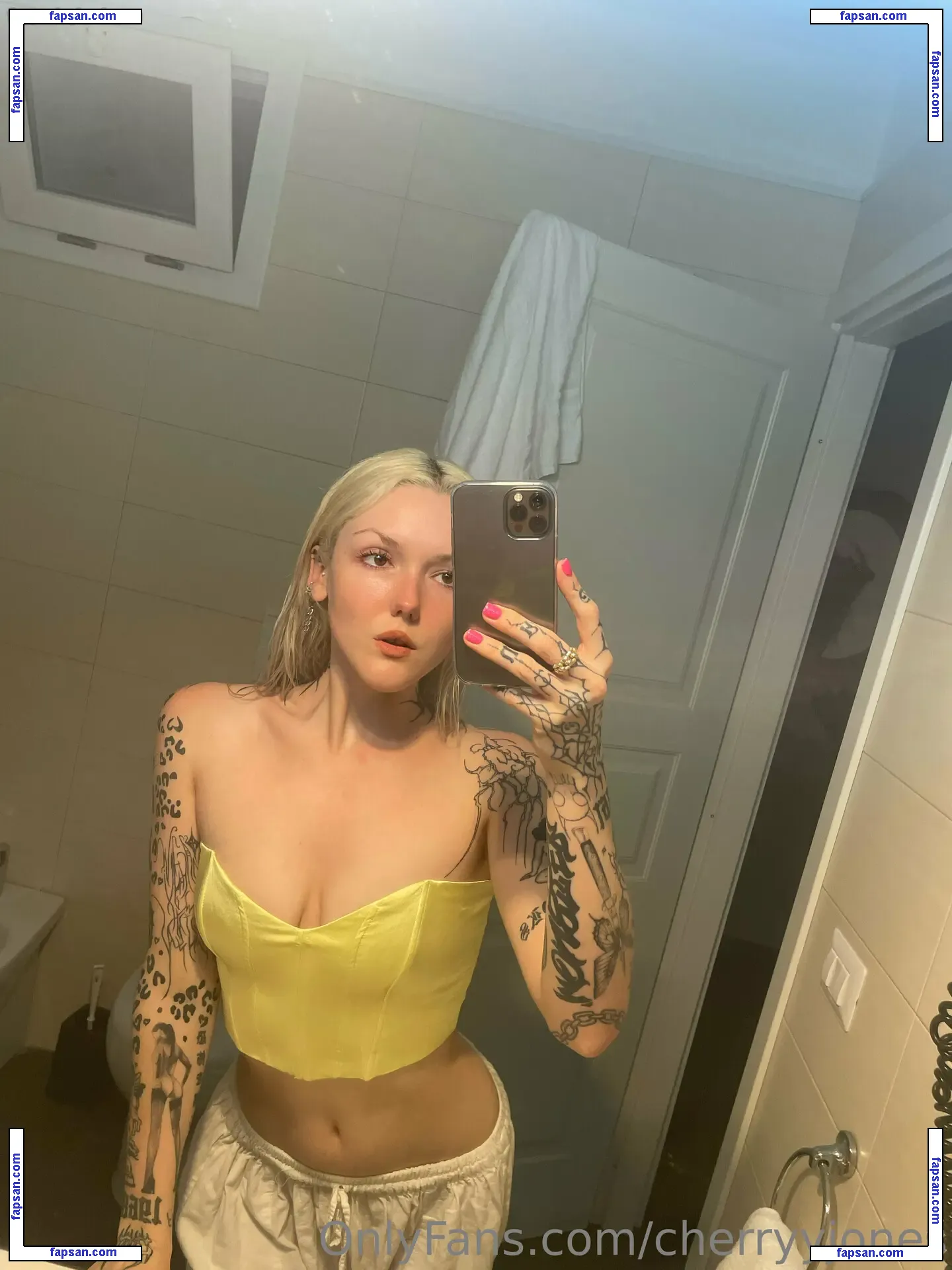 cherryyjones nude photo #0050 from OnlyFans