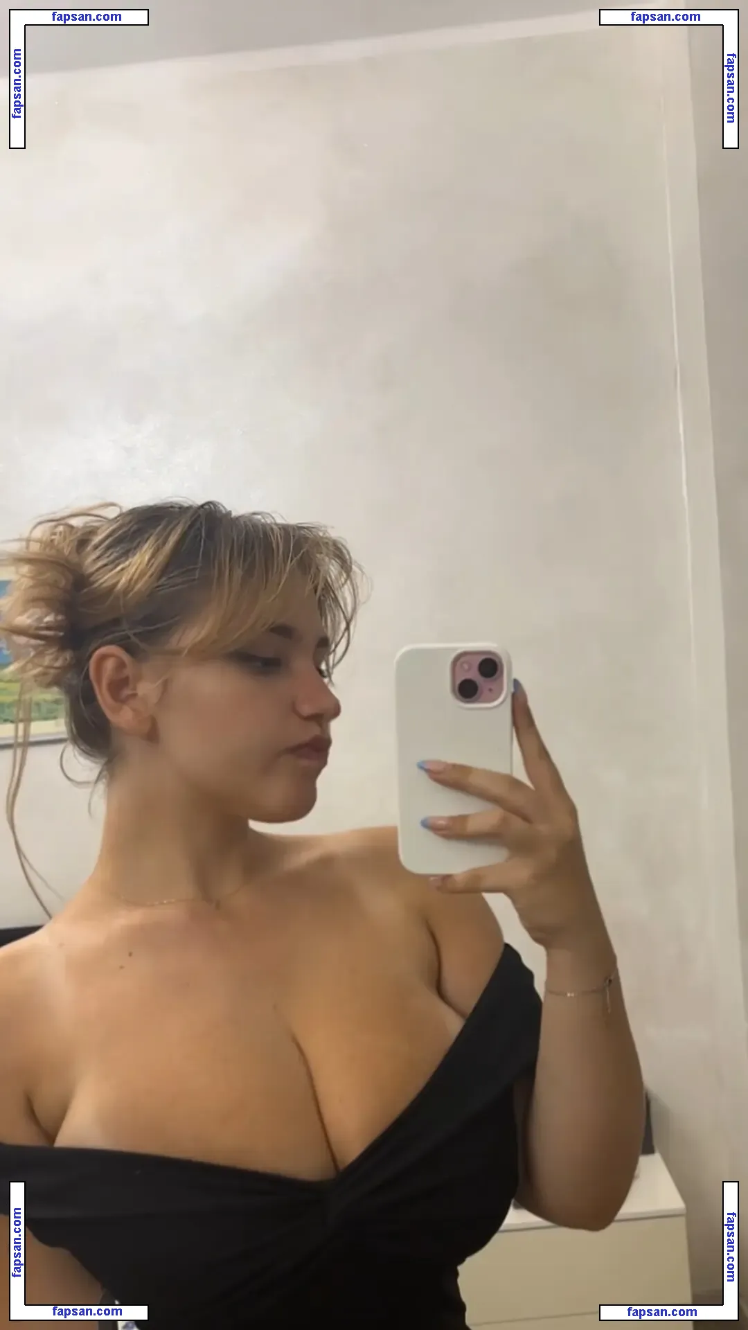 chiri.francesca nude photo #0002 from OnlyFans