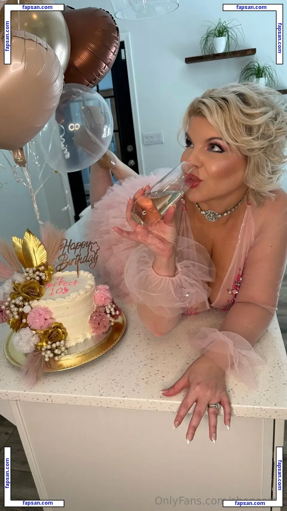 Chivelicious nude photo #0197 from OnlyFans