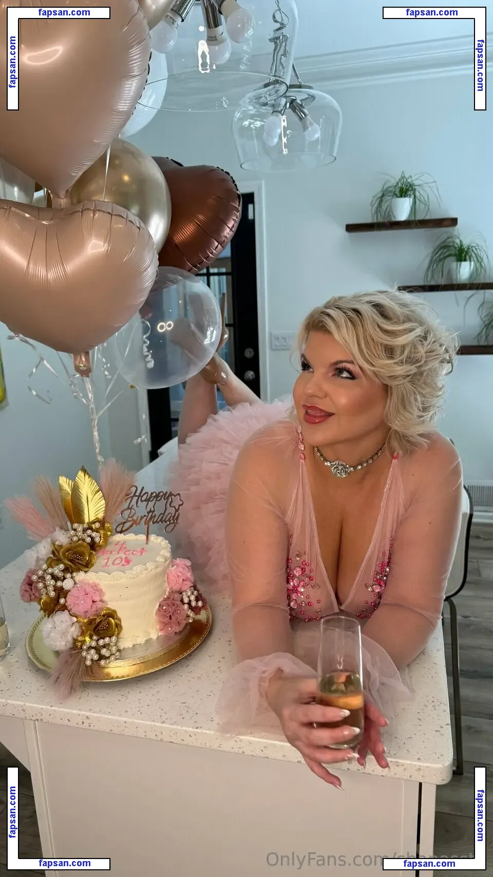 Chivelicious nude photo #0200 from OnlyFans