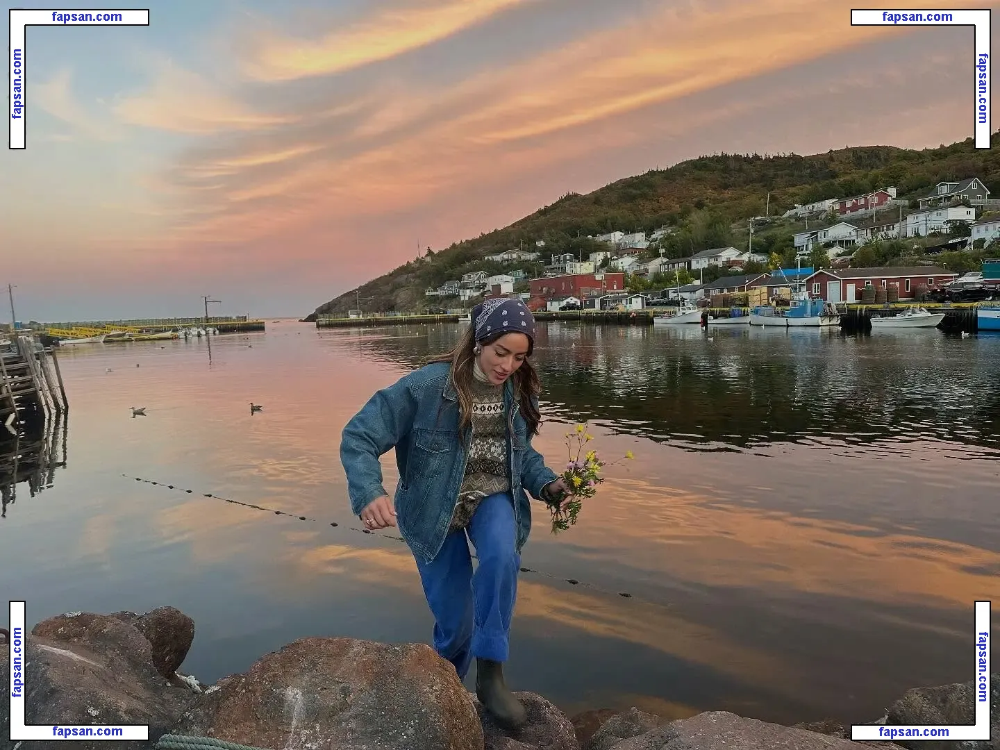 Chloe Bennet голая фото #0404 с Онлифанс